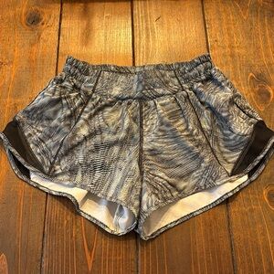 Lululemon Hotty Hot Shorts 2.5”